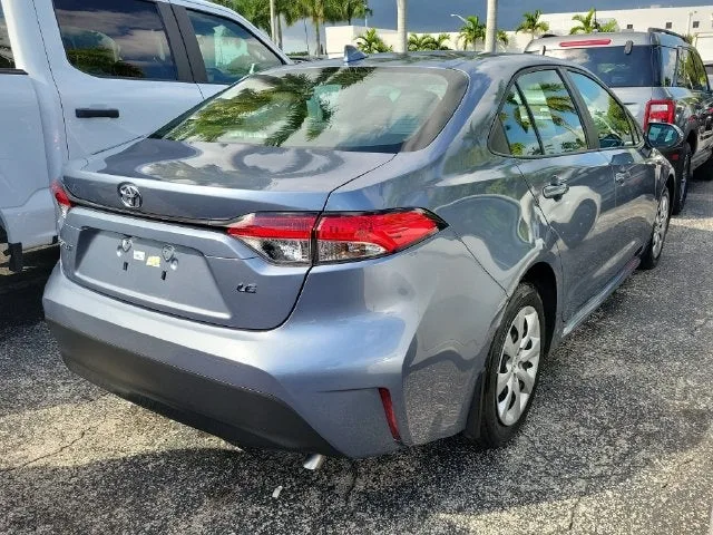2025 Toyota Corolla LE photo 3