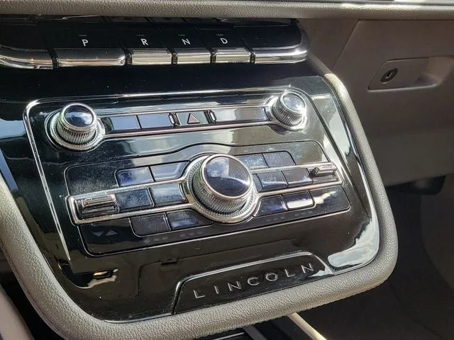2022 Lincoln Corsair Standard photo 24