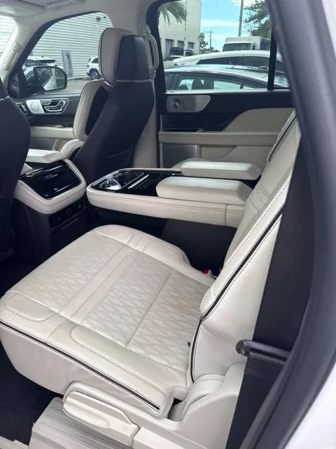 2023 Lincoln Navigator L Black Label photo 11