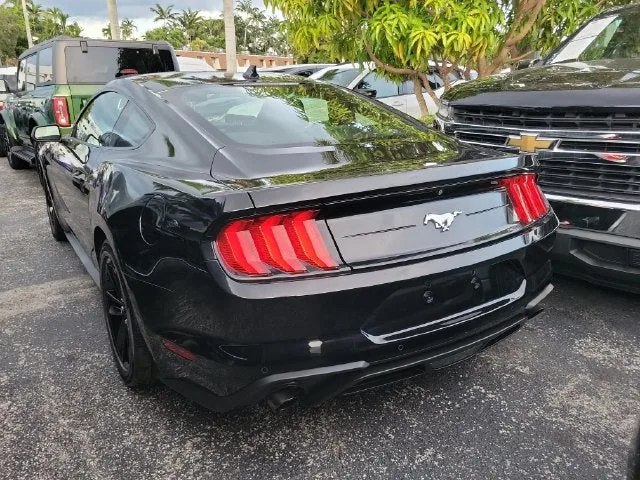 2022 Ford Mustang EcoBoost photo 3