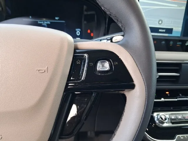 2023 Lincoln Corsair Standard photo 17