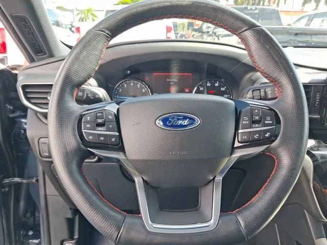 2022 Ford Explorer ST-Line photo 16