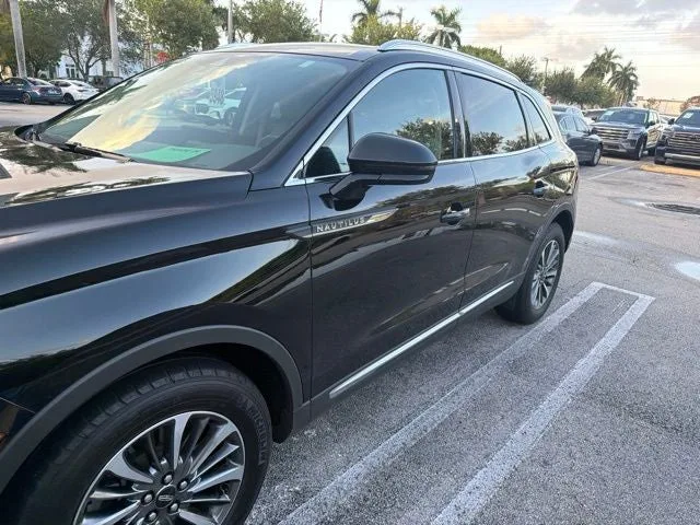 2023 Lincoln Nautilus Standard photo 4