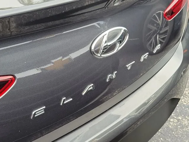 2020 Hyundai Elantra SE photo 5