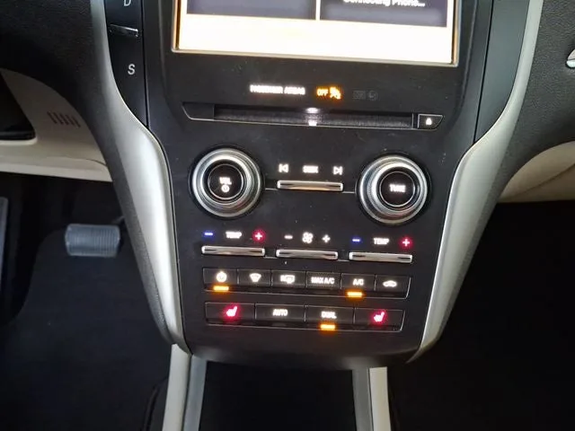 2019 Lincoln MKC Standard photo 20