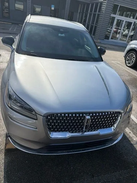 2021 Lincoln Corsair Standard photo 3