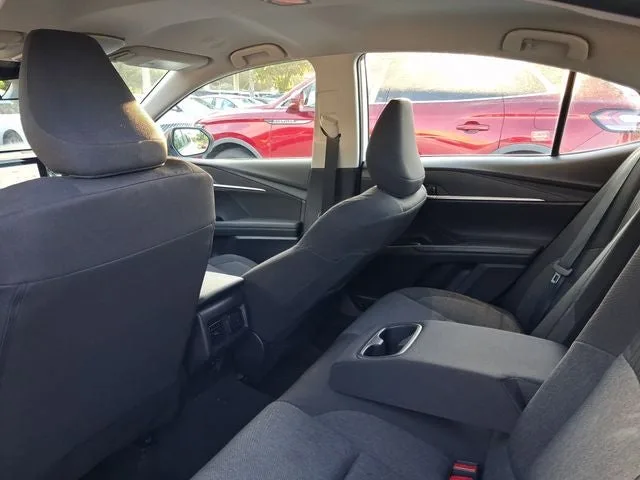 2025 Toyota Camry SE photo 5