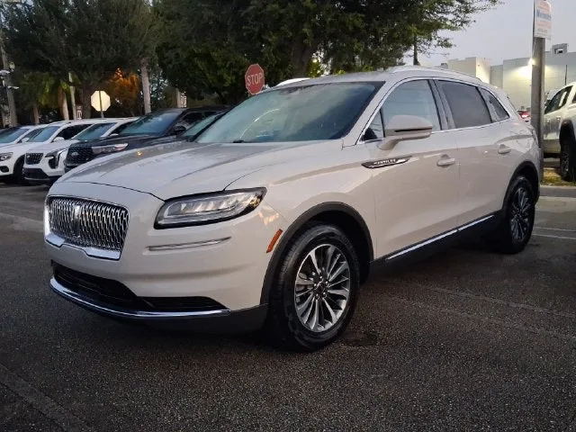 2023 Lincoln Nautilus Standard photo 2