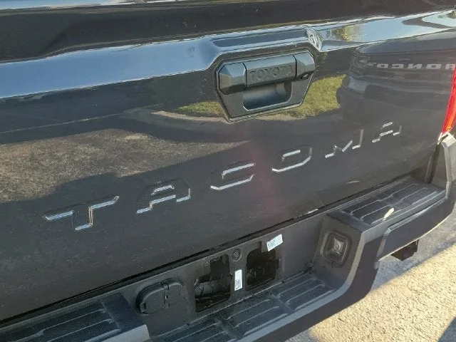 2025 Toyota Tacoma SR5 photo 7