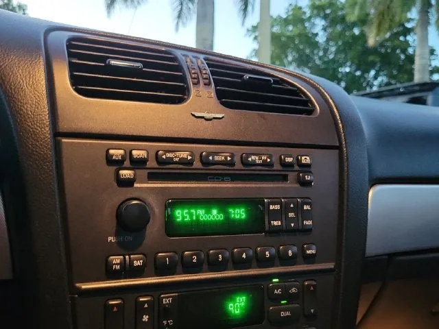 2005 Ford Thunderbird Base photo 23