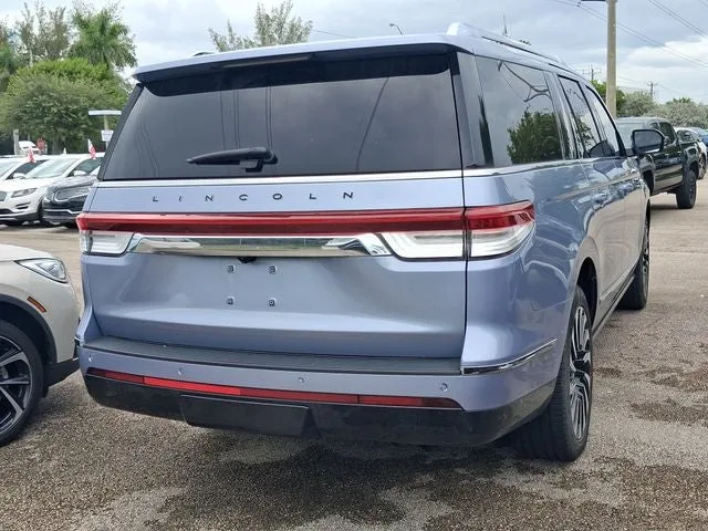 2022 Lincoln Navigator L Black Label photo 4