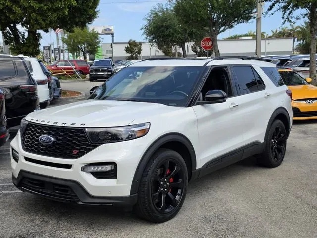 2023 Ford Explorer ST photo 2