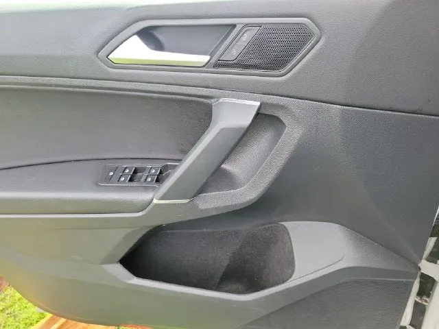 2020 Volkswagen Tiguan 2.0T SE photo 13