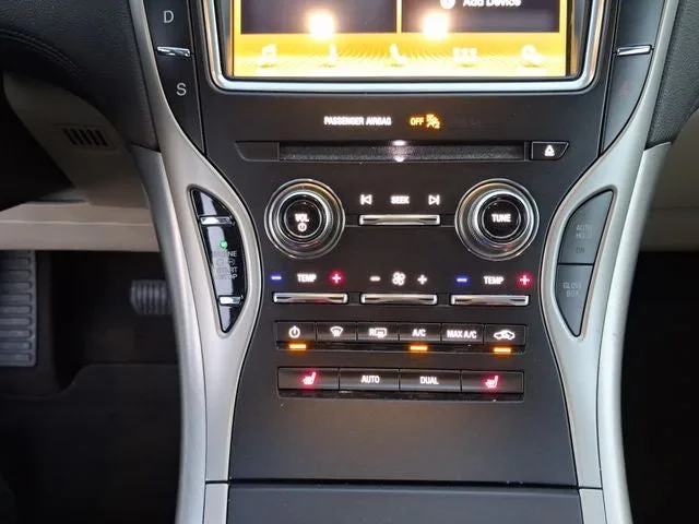 2019 Lincoln Nautilus Standard photo 20