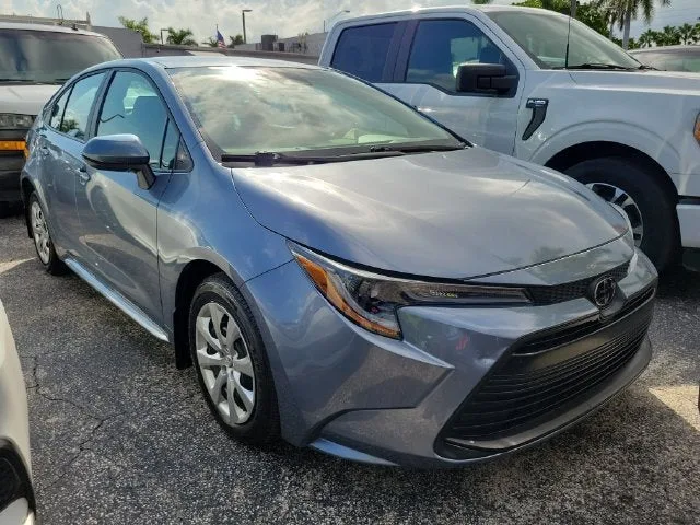 2025 Toyota Corolla LE photo 2