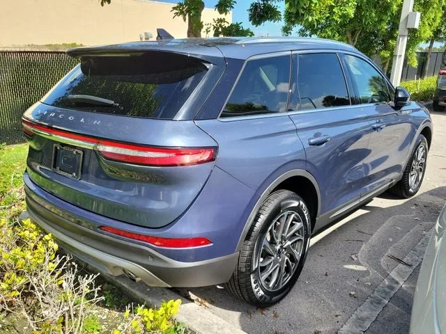 2022 Lincoln Corsair Standard photo 5