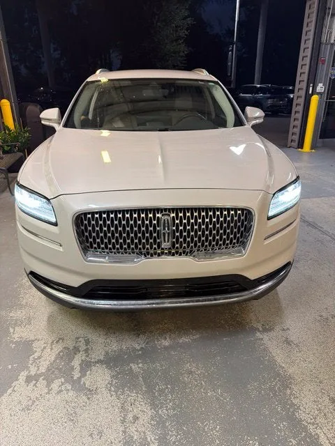 2023 Lincoln Nautilus Standard photo 3
