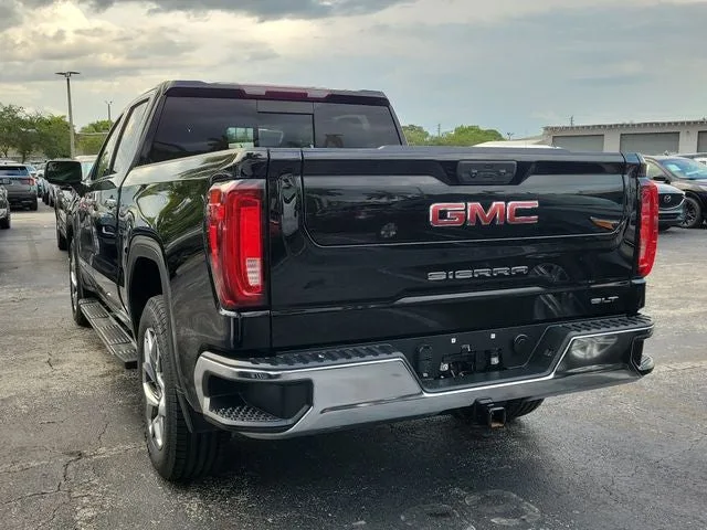 2023 GMC Sierra 1500 SLT photo 4
