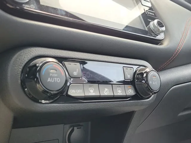 2021 Nissan Kicks SR photo 23