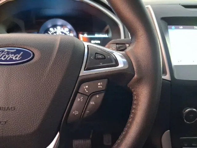 2019 Ford Edge SEL photo 17