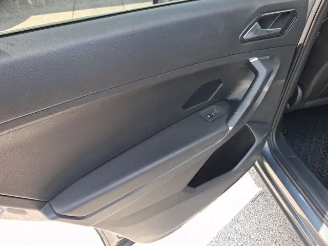 2018 Volkswagen Tiguan 2.0T SE photo 8