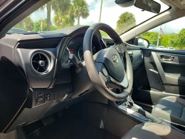 2018 Toyota Corolla LE photo 8