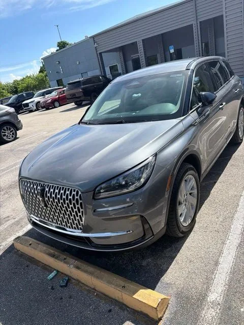 2025 Lincoln Corsair Premiere photo 2