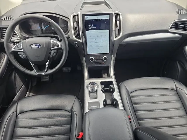 2022 Ford Edge SEL photo 13