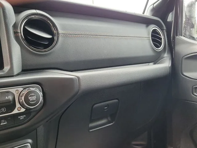 2022 Jeep Wrangler Unlimited Sahara High Altitude photo 30