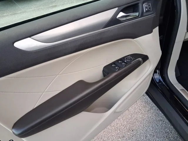 2019 Lincoln MKC Standard photo 13