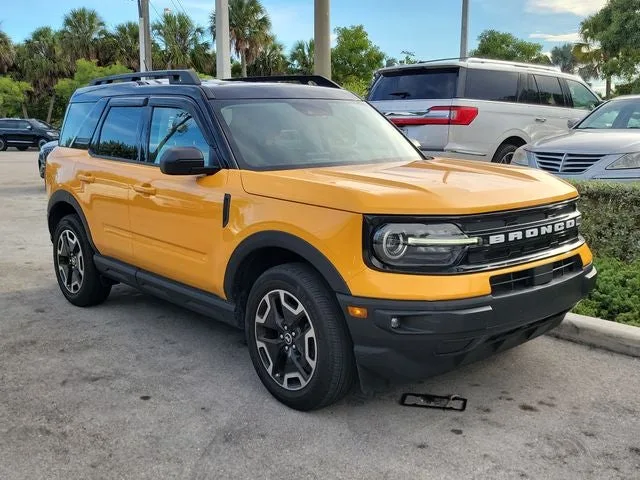 2023 Ford Bronco Sport Outer Banks photo 2