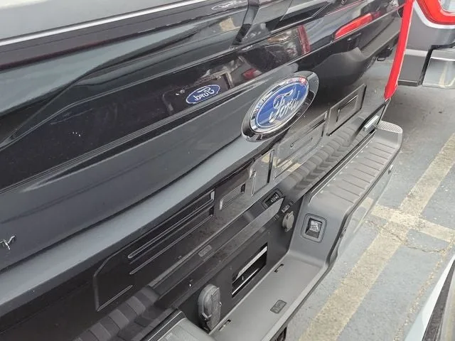 2023 Ford F-150 Lariat photo 3