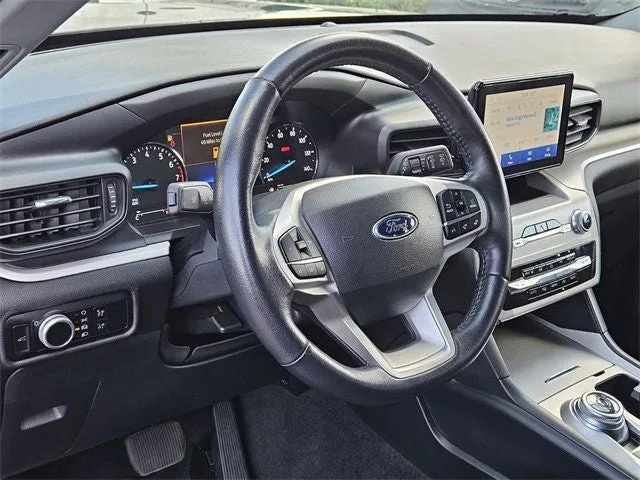2023 Ford Explorer XLT photo 5