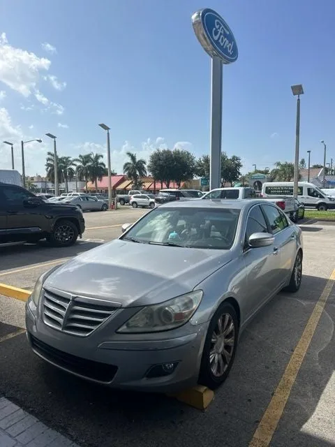 2011 Hyundai Genesis 3.8 photo 2