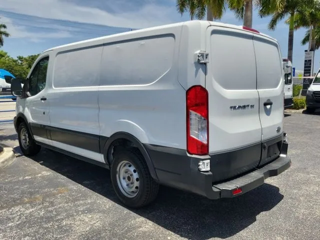2017 Ford Transit-150 Base photo 4
