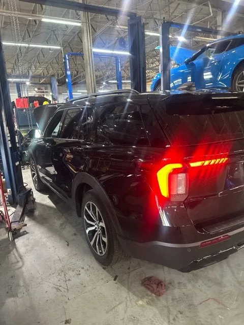 2025 Ford Explorer ST-Line photo 9