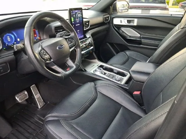 2022 Ford Explorer ST photo 9