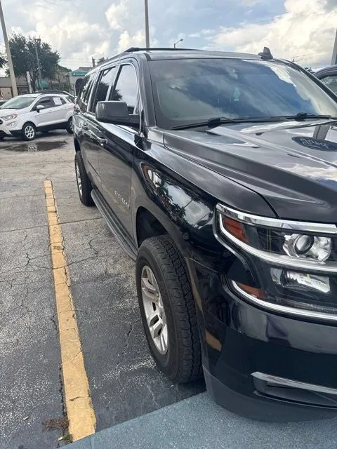 2018 Chevrolet Suburban LT photo 2