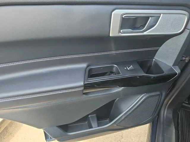 2023 Ford Explorer ST photo 9