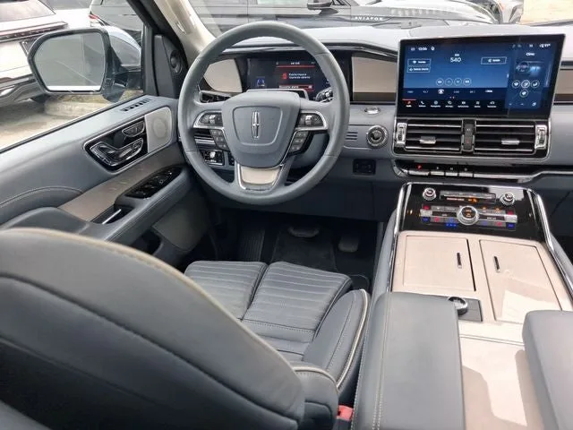 2022 Lincoln Navigator L Black Label photo 8