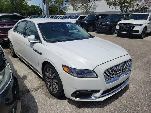 2020 Lincoln Continental Standard photo 2