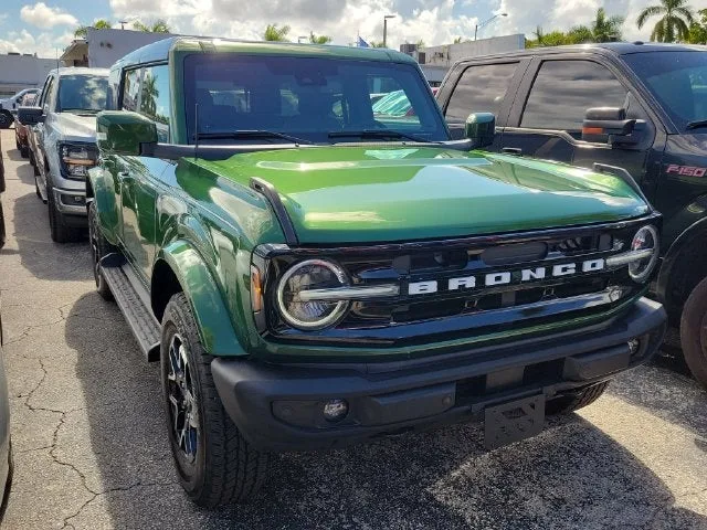 2025 Ford Bronco Outer Banks photo 2
