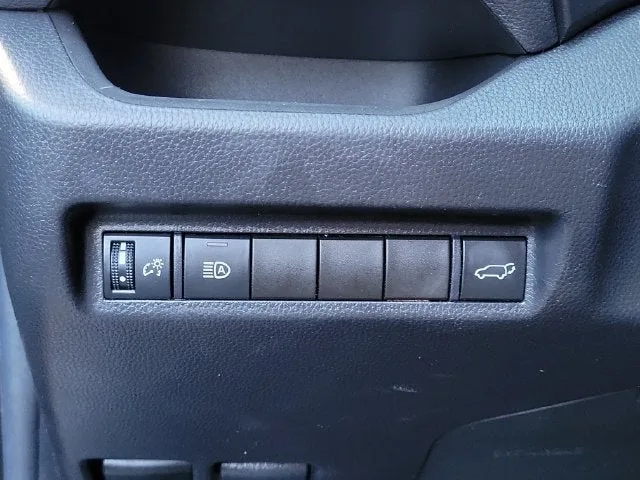 2022 Toyota RAV4 XLE photo 12