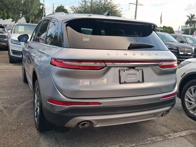 2021 Lincoln Corsair Standard photo 3