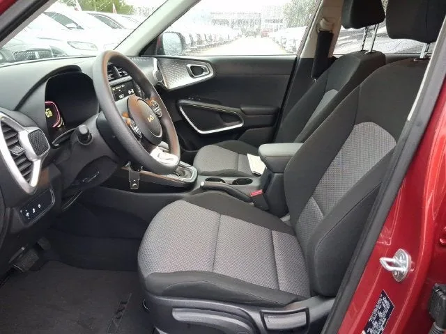 2023 Kia Soul LX photo 12