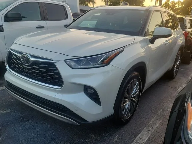 2021 Toyota Highlander Platinum photo 32