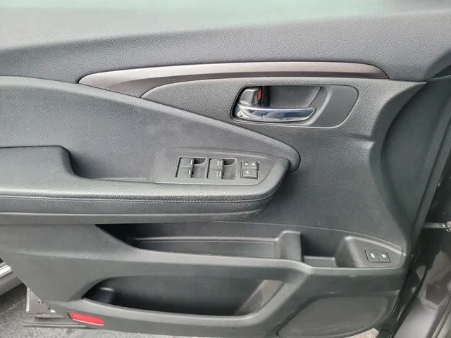 2017 Honda Pilot EX-L photo 17