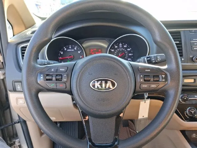 2015 Kia Sedona LX photo 13