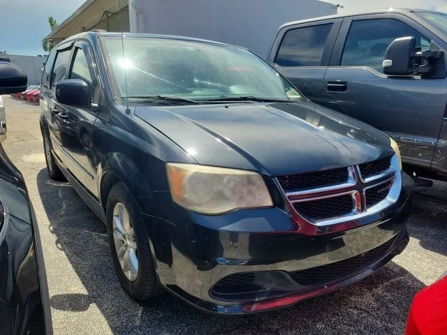 2014 Dodge Grand Caravan SXT photo 2