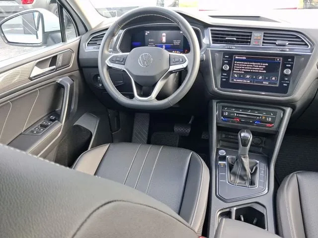 2022 Volkswagen Tiguan 2.0T SE photo 8